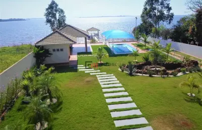 Elegante e imponente chácara molhada, à venda, com 2 vagas nauticas, trapiche com churrasqueira e l