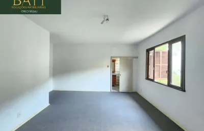 Casa comercial para locação 04 salas 02 banheiros 152,00m² de área privativa bairro anita garibaldi  joinville sc
