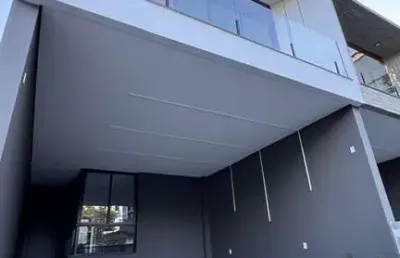 Casa geminada de luxo com 3 quartos e 2 vagas na anita garibaldi - joinville-sc! luxo, espaço, privacidade e segurança!