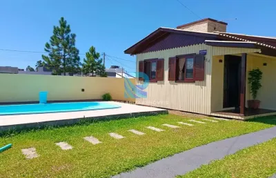Casa de madeira beneficiada mobiliada c/ piscina no bairro paraiso em passo de torres/sc