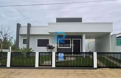 Casa com 3 dormitórios  a 100 metros do mar em bellatorres  -passo de torres/sc