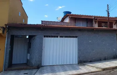 Vende-se lindo 1/2 predinho no bairro 1º de maio, em ouro branco