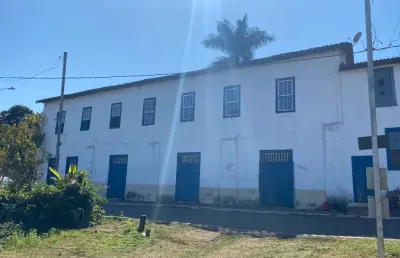 Vende-se imóvel urbano, do estilo “ casarão' no distrito de lobo leite/congonhas/mg.
