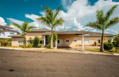 Casa em condomínio para venda e locação com 6 quartos, sendo 6 suítes, 850m²