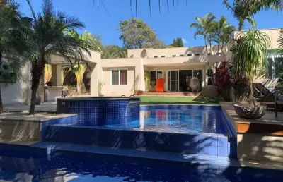 Casa no condomínio condomínio ipê velho para venda com 5 quartos, sendo 4 suítes, 421m²