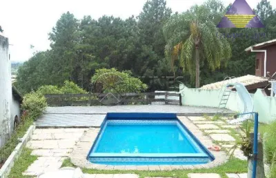 Linda sobrado com piscina  em condominio fechado com lazer club para venda