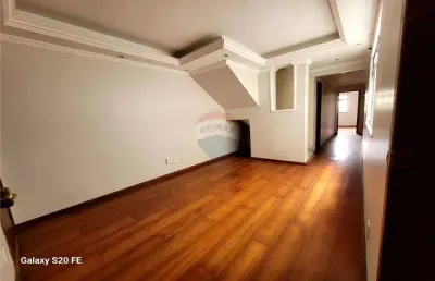 Linda cobertura, espaçosa, aconchegante e confortável. num dos bairros mais nobres de juiz de fora.