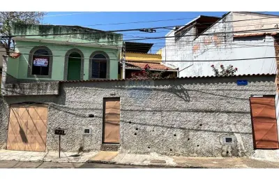 Oportunidade de compra: duas casas no mesmo terreno no bairro de lourdes, juiz de fora-mg