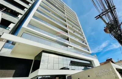 Excelente apartamento de 4 quartos, sendo 2 suítes, salão com varanda e vista, lavabo, banho social, cozinha, área de serviços, dce e 3 vagas