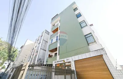 Apartamento de 02 quartos com 93m², suíte e prédio com elevador no jardim glória