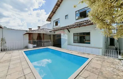 Casa com 4 quartos à venda na Rua Antônio Fellet, 215, Vale do Ipê, Juiz de Fora