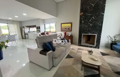 Casa espetacular em condomínio fechado no rio vermelho.