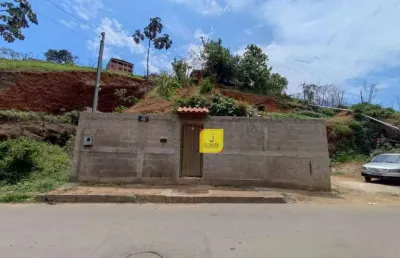 Granja urbana, c/ 502m², e casa simples de 2/4. terreno em aclive, porém, muito bem localizada. rua asfaltada, e ônibus na porta, no bairro são pedro.