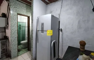 Casa de fundos, com 2 quartos, toda documentada, no bairro são pedro. próximo ao ponto final da linha 530, da antiga tusmil.