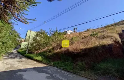Excelente terreno, com 450m² (15 x 30) - no condomínio serro real, bem no começo da região do bairro são pedro, à 5 minutinhos do centro da cidade.
