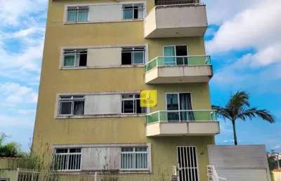 Amplo apto de 2 quartos com varanda e garagem em ótima localização no são pedro