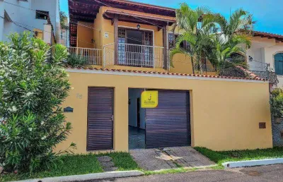 Casa com 2 quartos (suíte), espaço gourmet e 2 vagas em condomínio ao lado da ufjf