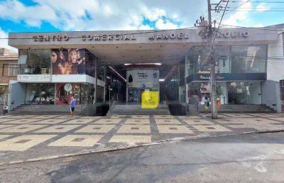 Loja com garagem no centro comercial do manoel honório