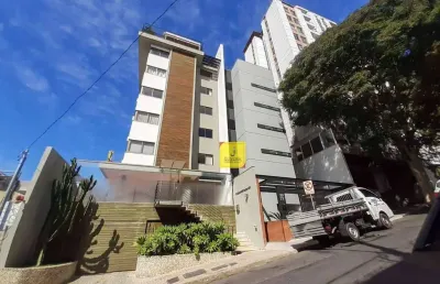 Studio mobiliado, com elevador e lavanderia, no centro, a poucos passos do parque halfeld