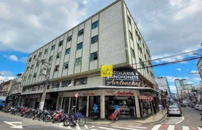 Oportunidade! apartamento de 2 quartos, no coração do centro de juiz de fora, rua são sebastião, próximo ao shopping santa cruz - por apenas 190 mil.