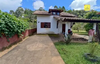 Maravilhosa granja, com excelente localização, com terreno totalmente plano de 2.500m², e casa duplex de 1 quarto, no bairro novo horizonte.