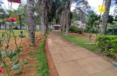 Maravilhosa granja, c/ excelente localização, terreno totalmente plano de 5.000m², c/ casa duplex de 1/4, piscina e varanda gourmet, no novo horizonte