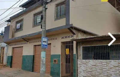 Excelente casa com 3 quartos, 2 garagens, quintal, e terraço no santa cruz.