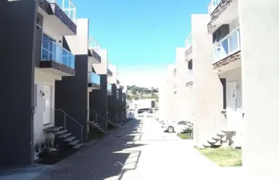 Excelente sobrado à venda em condomínio fechado no bairro uberaba-curitiba-pr.