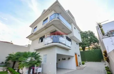 Excelente sobrado quadriplex à venda, alto padrão, localizado no guaíra.