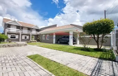 Imperdível sobrado à venda em curitiba-pr, bairro uberaba: 3 quartos, 1 suíte, 3 salas, 4 banheiros, 2 vagas de garagem, 230m² de área.
