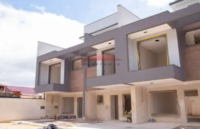 Sobrado de 3 quartos em condomínio no jardim das américas, curitiba-pr: 128m², suíte, sala, 4 banheiros e 2 vagas de garagem, terraço, com jacuzzi.