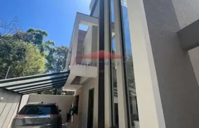 Lindo sobrado triplex localizado no bairro portão-curitiba-pr