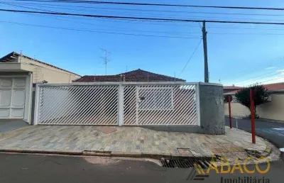 Casa com 3 quartos para alugar no Jardim São Carlos, São Carlos 