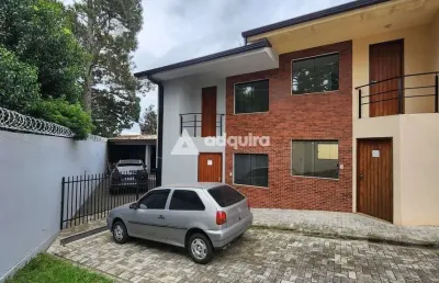 Sobrado em pequeno condomínio fechado à venda, com 2 quartos, 2 banheiros e 3 vagas de garagem. 31