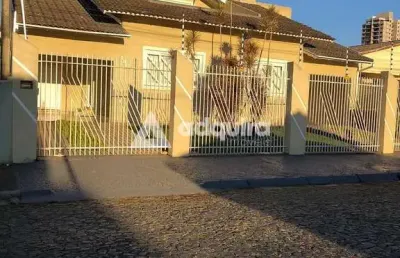 Casa à venda, contendo 3 quartos (sendo 1 suite), 3 banheiros e 4 vagas de garagem, no bairro orfãs