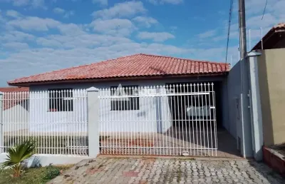 Casa térrea à venda, 03 quartos (01 suíte), 03 banheiros, 160m² de área útil e 429m² de terreno. vi