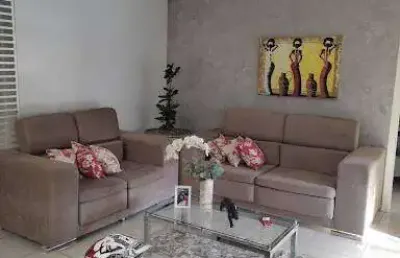 Casa com 2 apartamentos superiores em veneza  -  ipatinga