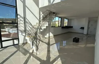 Luxuosa cobertura no cidade nobre: sala com pé direito duplo !