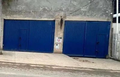 Imóvel comercial de 500m²  com estacionamento coberto
