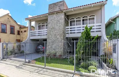 Casa de 02 pavimentos - área de 257,70m2 - centro - rio negro/pr