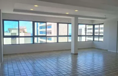Cobertura duplex com 05 quartos a poucos metros da praia de boa viagem.