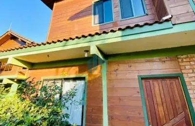 Bela casa na praia do rosa, com vista incrível p/ lagoa, em garopaba!