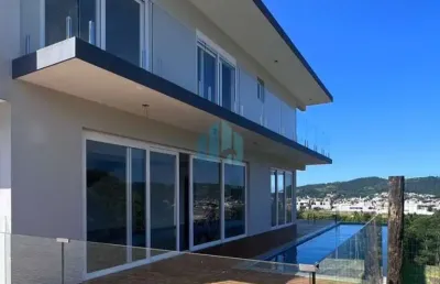 Linda casa nova de alto padrão, com vista p/ mar, em garopaba!