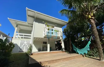 Bela casa próxima à lagoa e dunas, bairro costa de macacu, em garopaba!