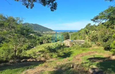 Amplo terreno com vista p/ mar, próximo à cachoeira e 1,8 km da praia do siriú, em garopaba!