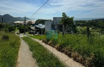 Amplo terreno com vista permanente p/ praia do siriú, em garopaba!