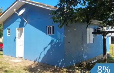 Casa em condomínio residencial, a 1,5 km do centro de garopaba!
