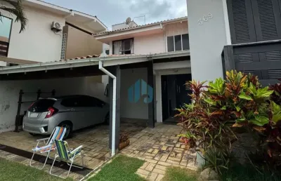 Bela casa localizada no loteamento panorâmico, no centro de garopaba!