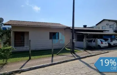 Duas casas localizadas no bairro macacu, em garopaba!
