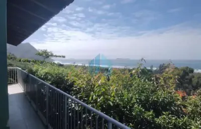 Bela casa com linda vista p/ mar, lagoa e dunas, bairro siriú, em garopaba!
